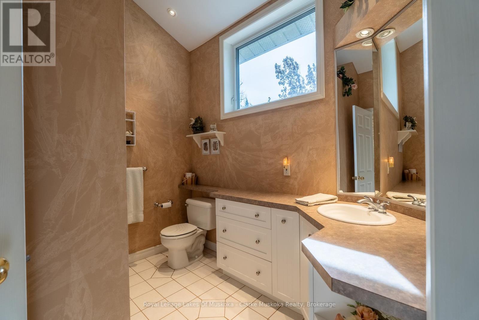 












2612 BAGULEY ROAD

,
Severn (Port Severn),




Ontario
L0K1S0

