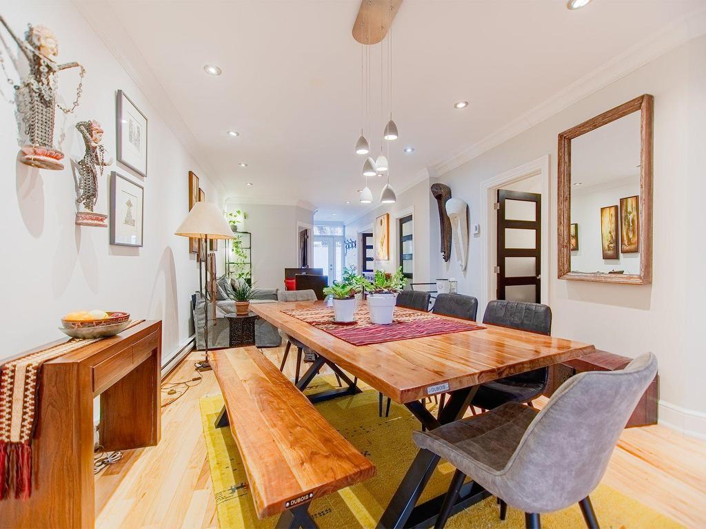 









5119


Av. de l'Esplanade

,
Montréal (Le Plateau-Mont-Royal),




QC
H2T2Z2

