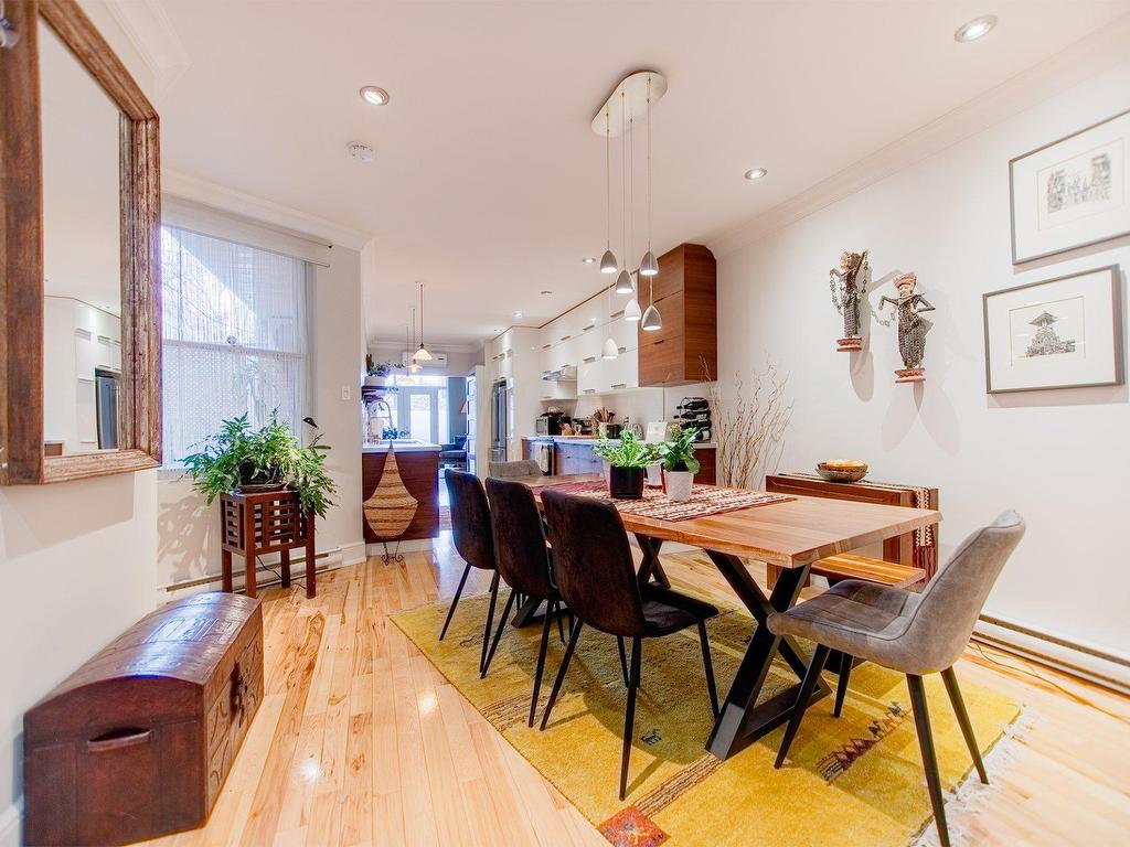 









5119


Av. de l'Esplanade

,
Montréal (Le Plateau-Mont-Royal),




QC
H2T2Z2

