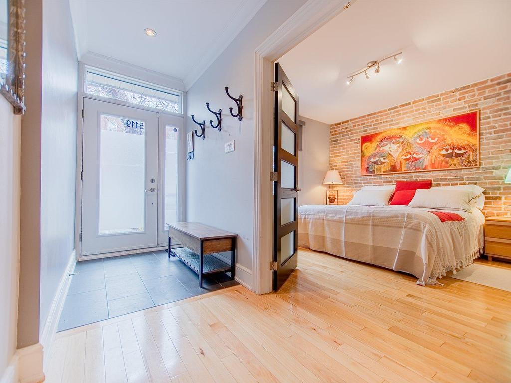 









5119


Av. de l'Esplanade

,
Montréal (Le Plateau-Mont-Royal),




QC
H2T2Z2

