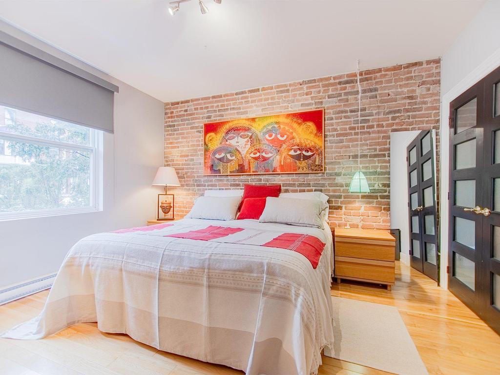 









5119


Av. de l'Esplanade

,
Montréal (Le Plateau-Mont-Royal),




QC
H2T2Z2

