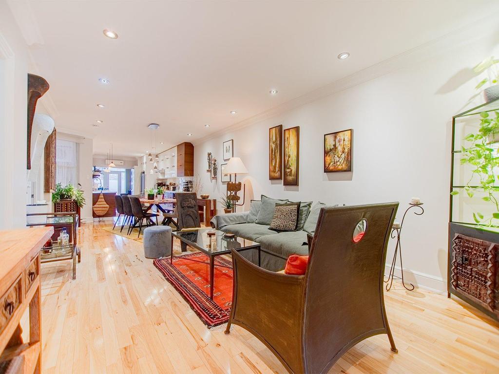 









5119


Av. de l'Esplanade

,
Montréal (Le Plateau-Mont-Royal),




QC
H2T2Z2

