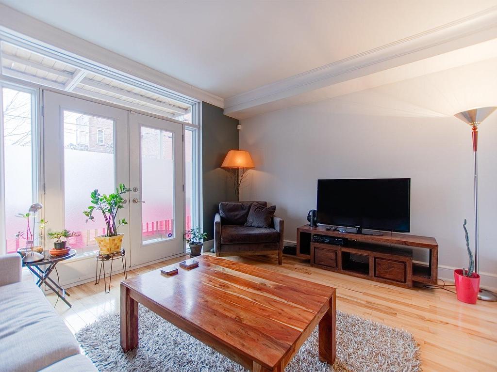 









5119


Av. de l'Esplanade

,
Montréal (Le Plateau-Mont-Royal),




QC
H2T2Z2

