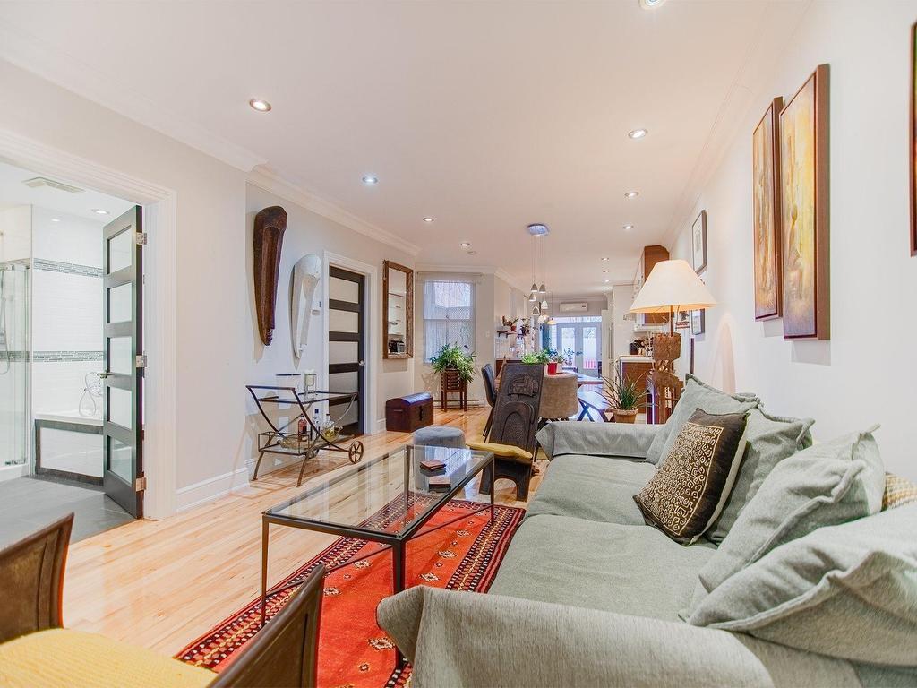 









5119


Av. de l'Esplanade

,
Montréal (Le Plateau-Mont-Royal),




QC
H2T2Z2

