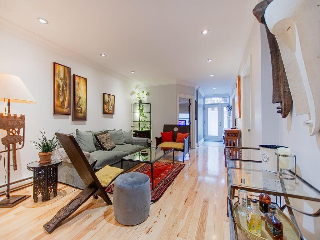 









5119


Av. de l'Esplanade

,
Montréal (Le Plateau-Mont-Royal),




QC
H2T2Z2


