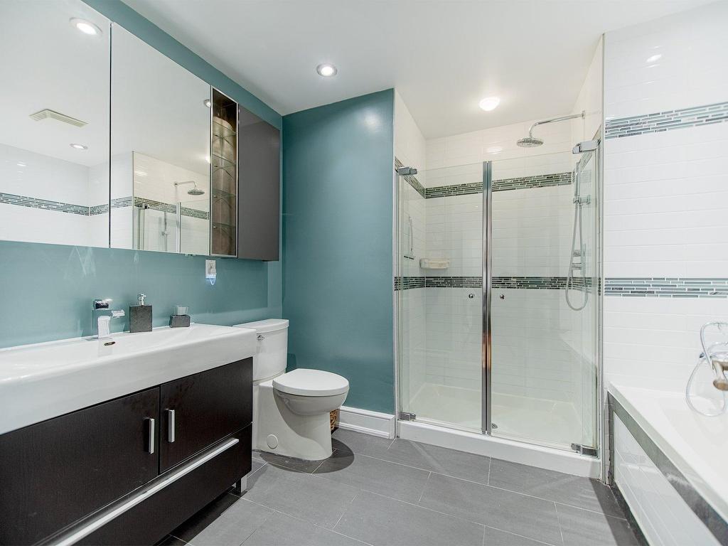 









5119


Av. de l'Esplanade

,
Montréal (Le Plateau-Mont-Royal),




QC
H2T2Z2


