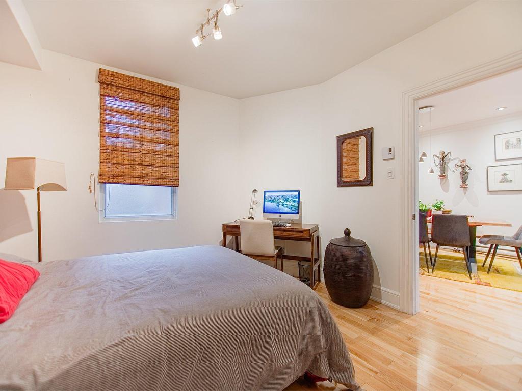 









5119


Av. de l'Esplanade

,
Montréal (Le Plateau-Mont-Royal),




QC
H2T2Z2

