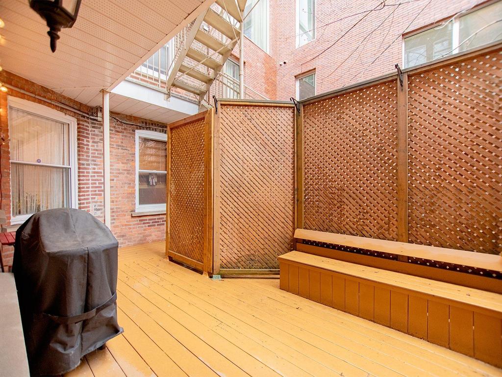 









5119


Av. de l'Esplanade

,
Montréal (Le Plateau-Mont-Royal),




QC
H2T2Z2

