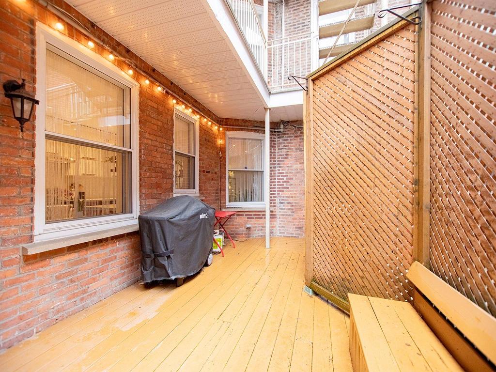 









5119


Av. de l'Esplanade

,
Montréal (Le Plateau-Mont-Royal),




QC
H2T2Z2

