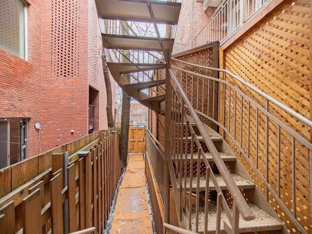 









5119


Av. de l'Esplanade

,
Montréal (Le Plateau-Mont-Royal),




QC
H2T2Z2


