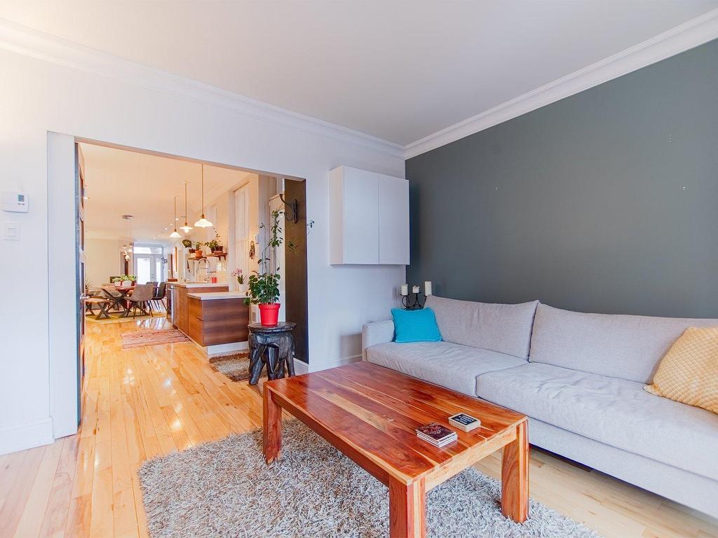 









5119


Av. de l'Esplanade

,
Montréal (Le Plateau-Mont-Royal),




QC
H2T2Z2

