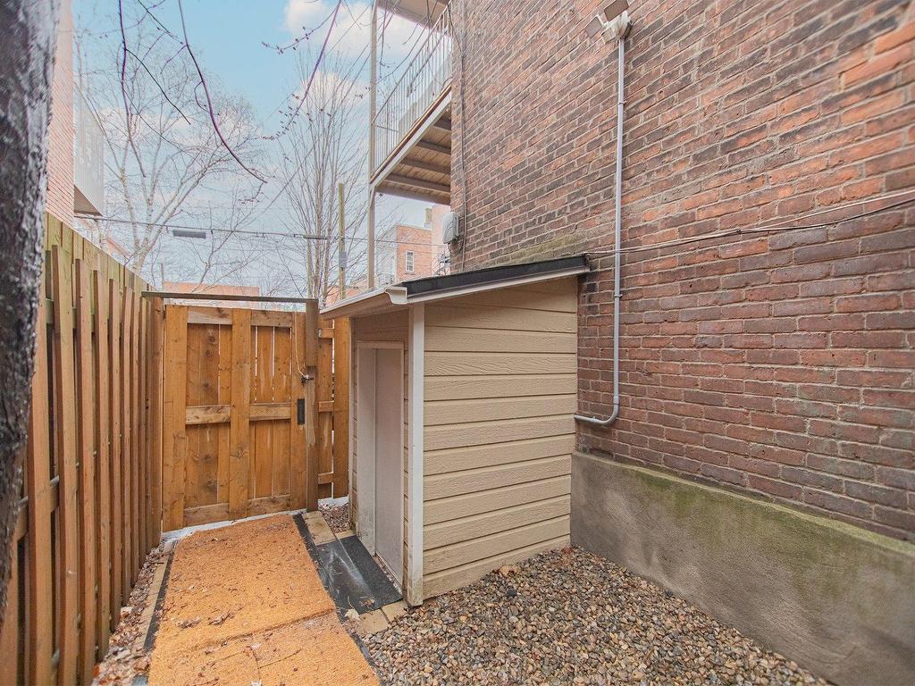 









5119


Av. de l'Esplanade

,
Montréal (Le Plateau-Mont-Royal),




QC
H2T2Z2

