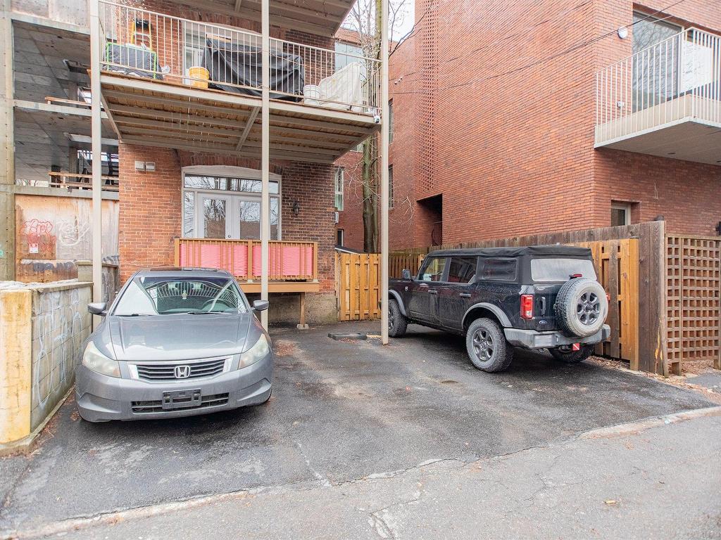 









5119


Av. de l'Esplanade

,
Montréal (Le Plateau-Mont-Royal),




QC
H2T2Z2

