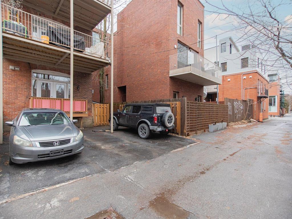 









5119


Av. de l'Esplanade

,
Montréal (Le Plateau-Mont-Royal),




QC
H2T2Z2

