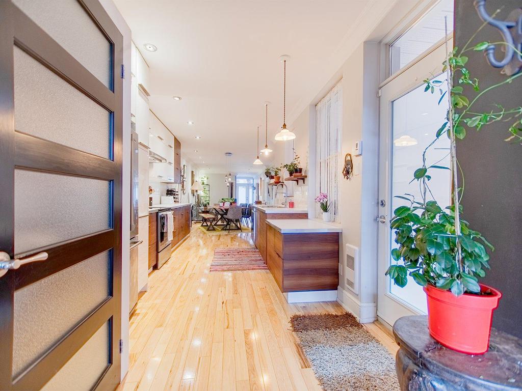 









5119


Av. de l'Esplanade

,
Montréal (Le Plateau-Mont-Royal),




QC
H2T2Z2

