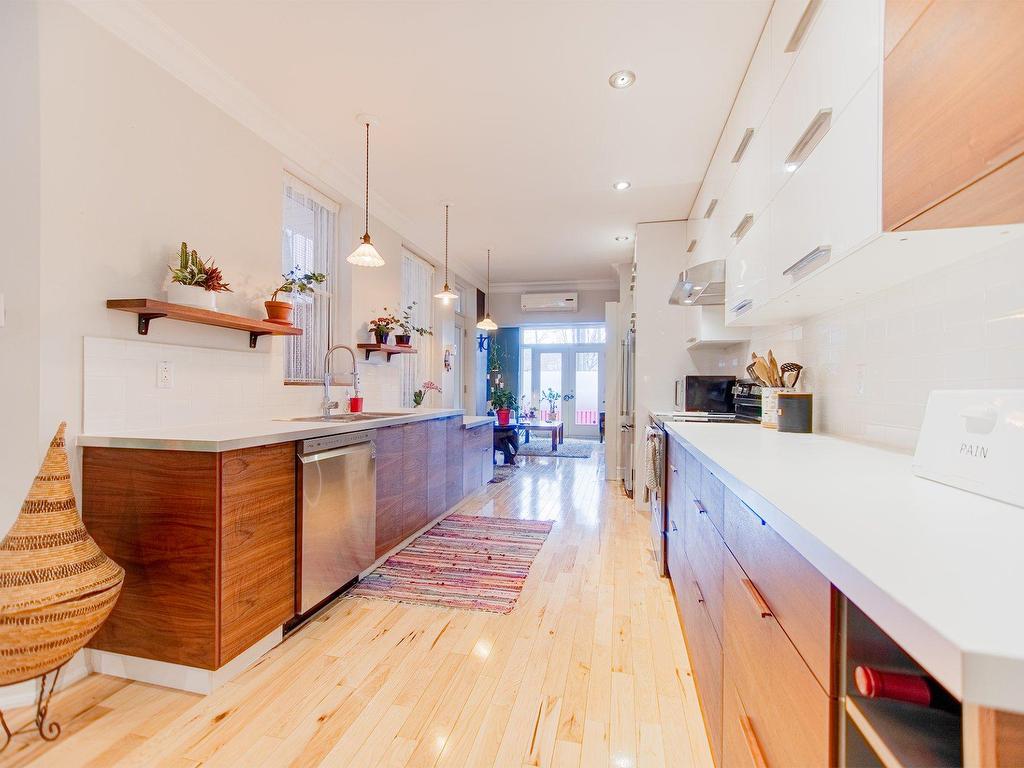 









5119


Av. de l'Esplanade

,
Montréal (Le Plateau-Mont-Royal),




QC
H2T2Z2


