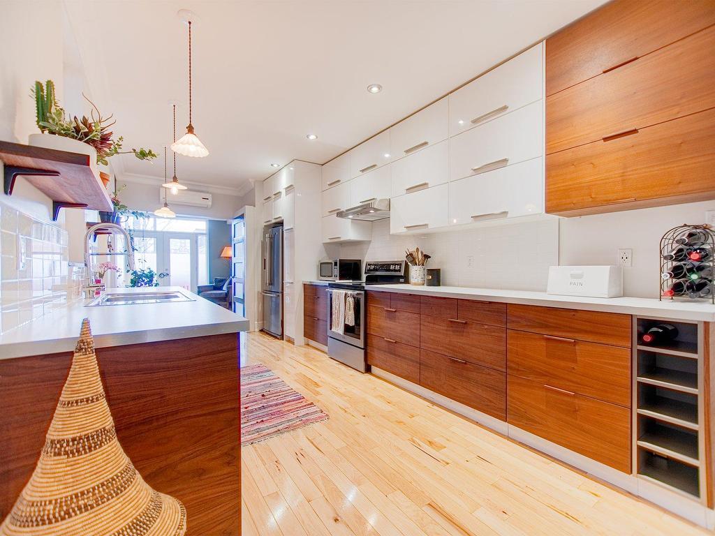 









5119


Av. de l'Esplanade

,
Montréal (Le Plateau-Mont-Royal),




QC
H2T2Z2

