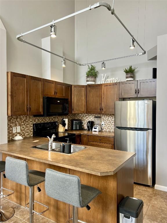 









654


Cook

Road, 633,
Kelowna,




BC
V1W 3G7

