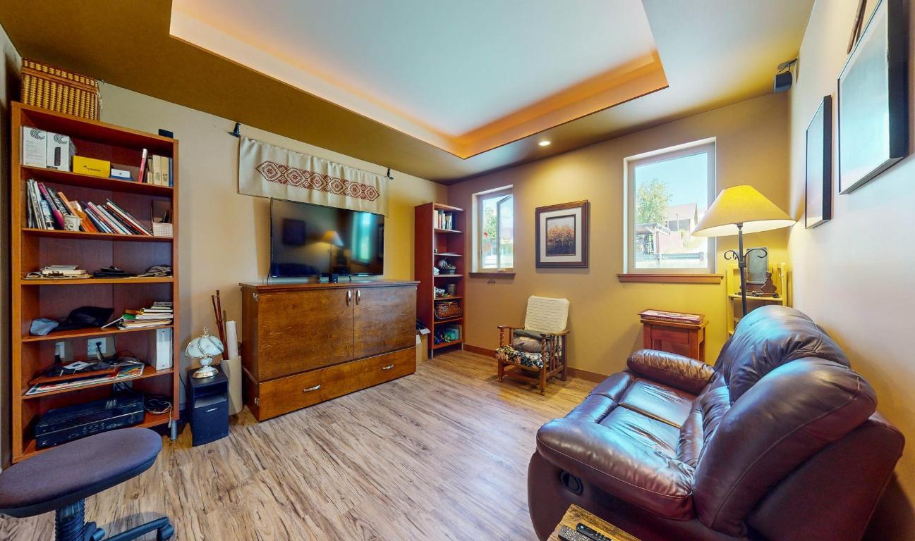 









530


CUMMINGS

Road,
Kimberley,




BC
V1A 2E1


