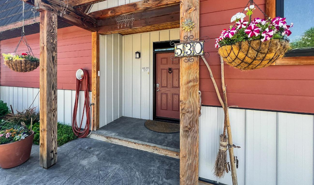 









530


CUMMINGS

Road,
Kimberley,




BC
V1A 2E1

