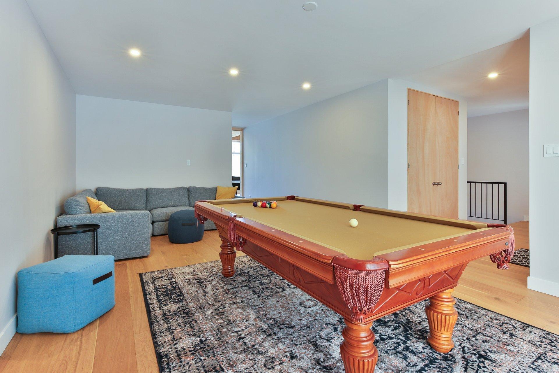 









205


Rue des Deux-Montagnes

,
Bromont,




QC
J2L1P2


