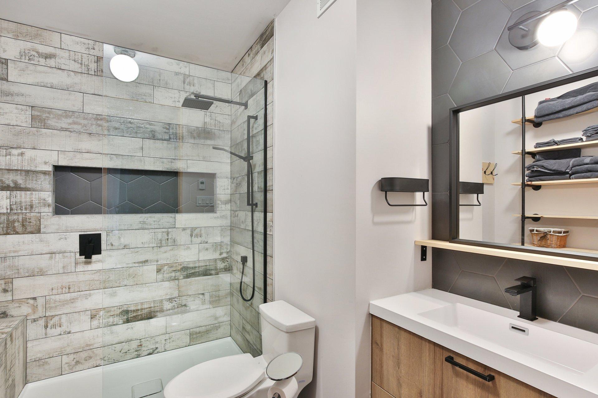 









205


Rue des Deux-Montagnes

,
Bromont,




QC
J2L1P2

