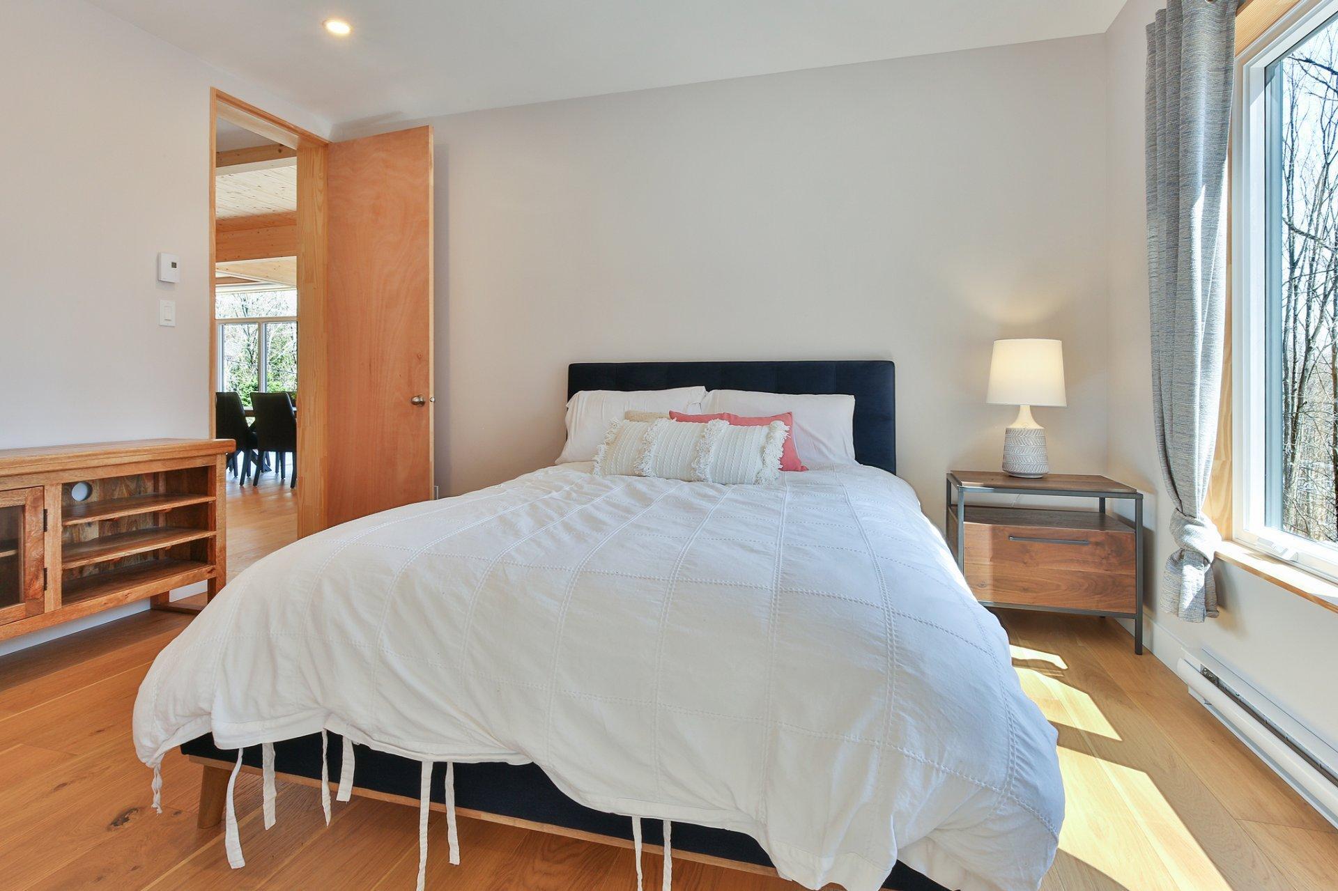 









205


Rue des Deux-Montagnes

,
Bromont,




QC
J2L1P2


