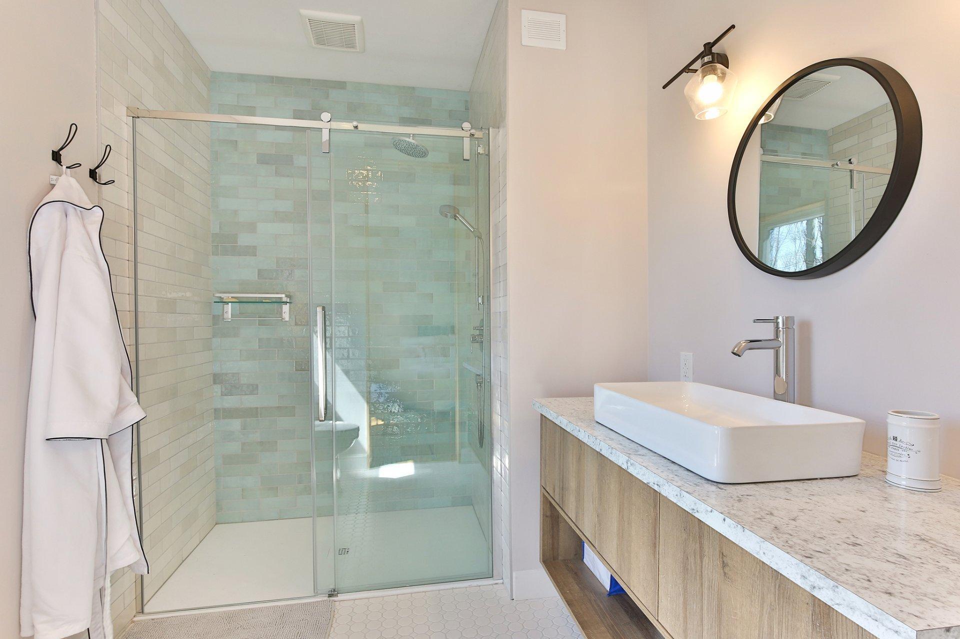 









205


Rue des Deux-Montagnes

,
Bromont,




QC
J2L1P2

