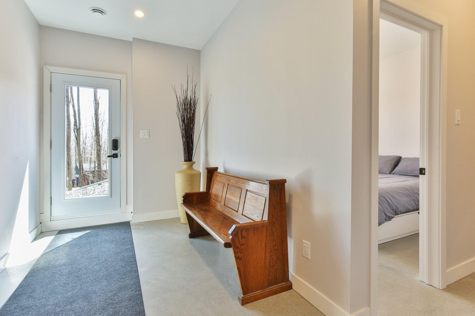 









205


Rue des Deux-Montagnes

,
Bromont,




QC
J2L1P2

