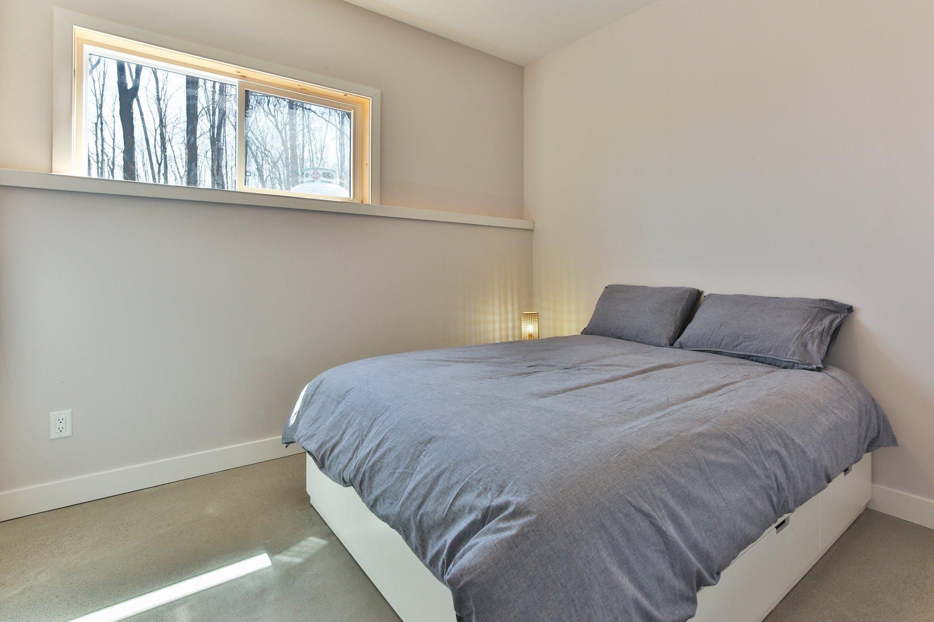 









205


Rue des Deux-Montagnes

,
Bromont,




QC
J2L1P2

