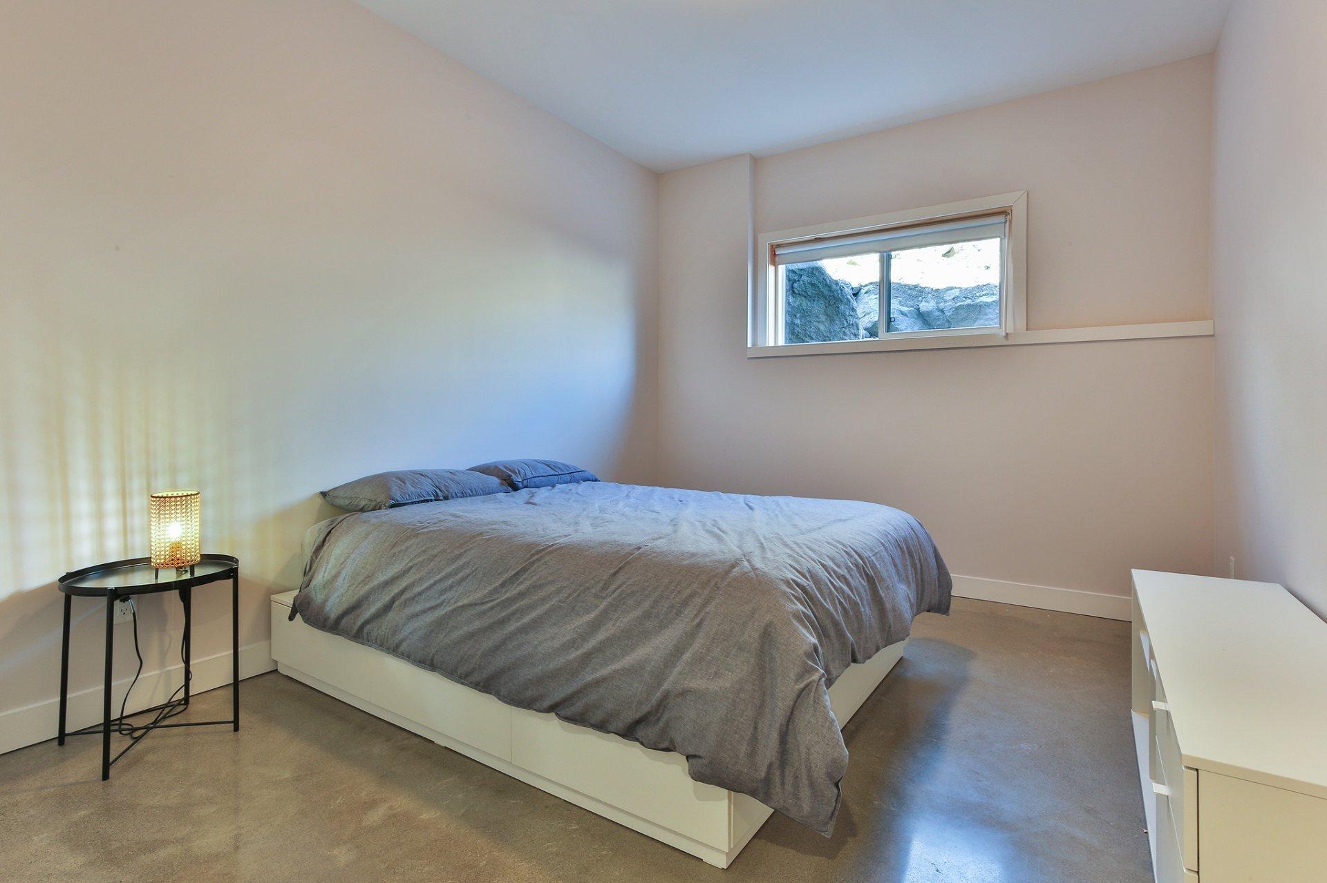 









205


Rue des Deux-Montagnes

,
Bromont,




QC
J2L1P2

