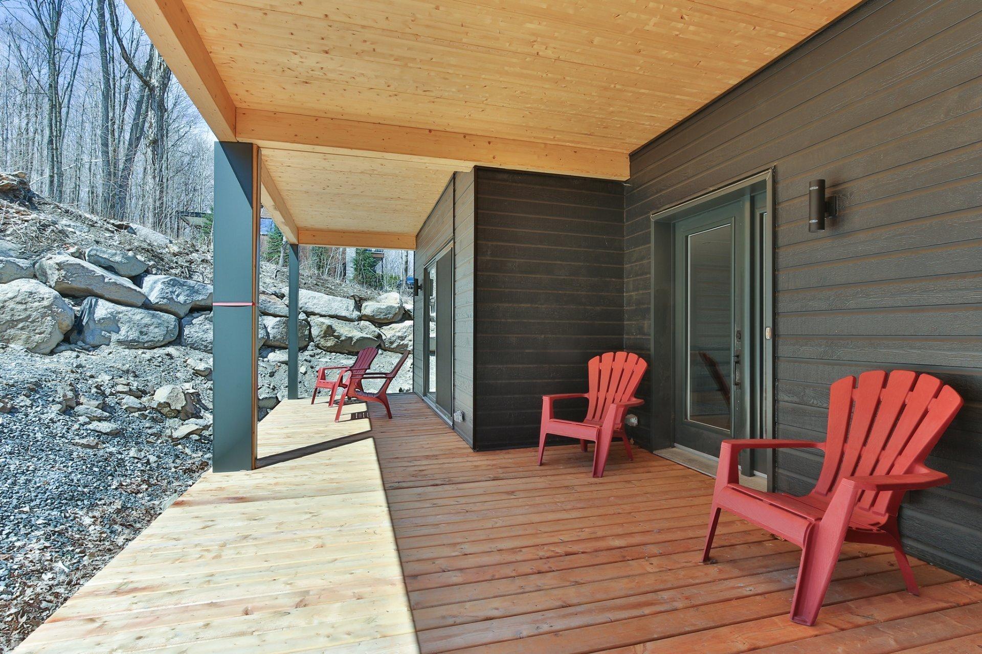 









205


Rue des Deux-Montagnes

,
Bromont,




QC
J2L1P2

