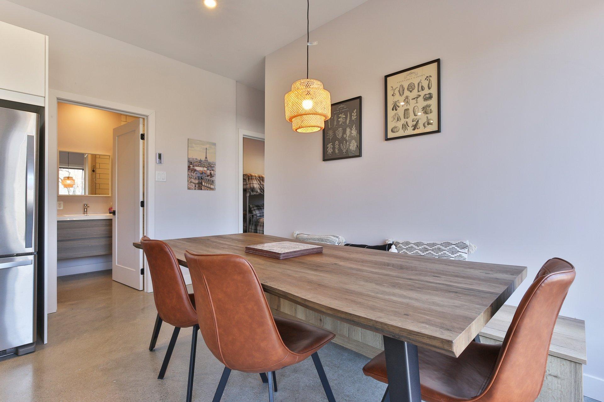 









205


Rue des Deux-Montagnes

,
Bromont,




QC
J2L1P2

