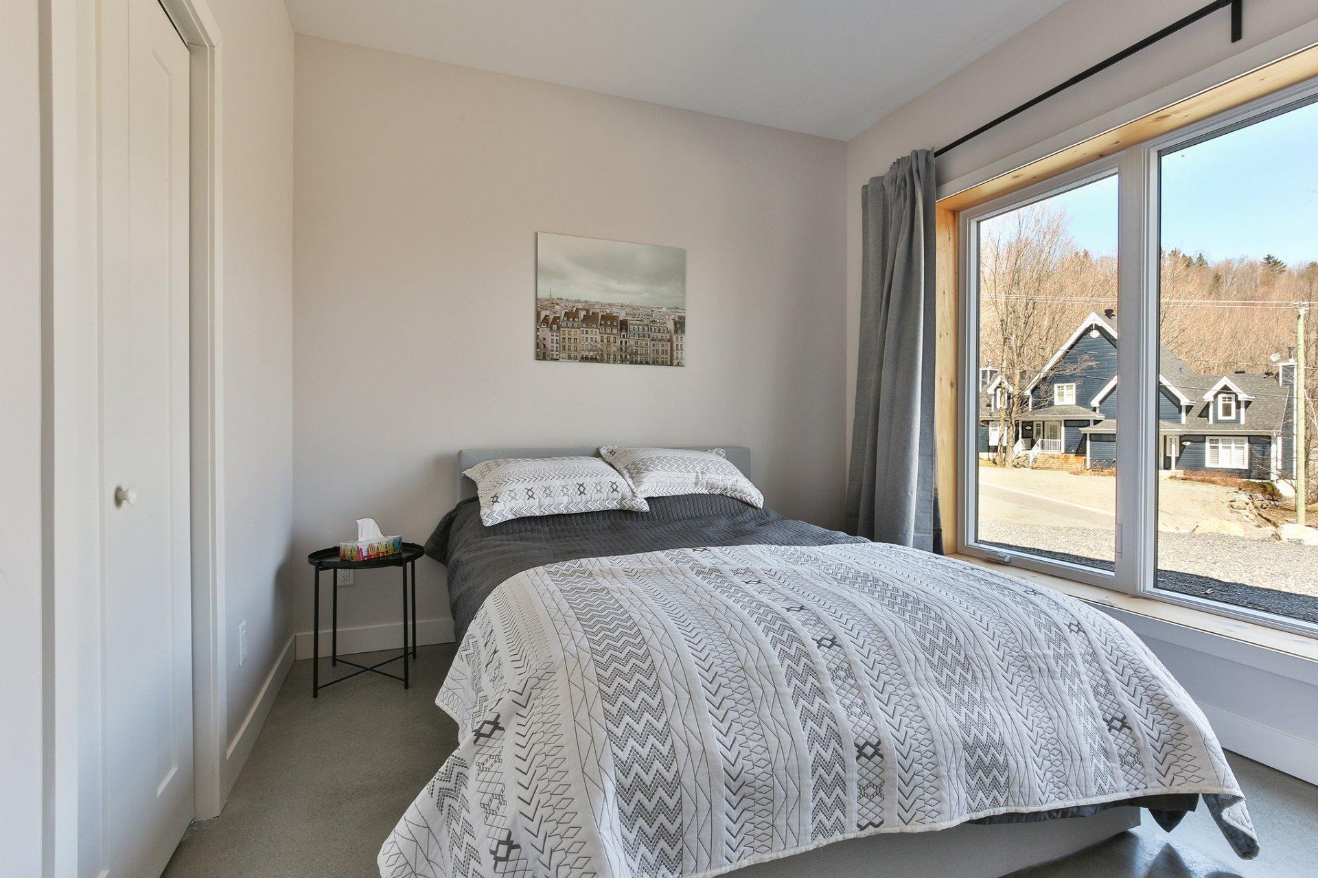 









205


Rue des Deux-Montagnes

,
Bromont,




QC
J2L1P2

