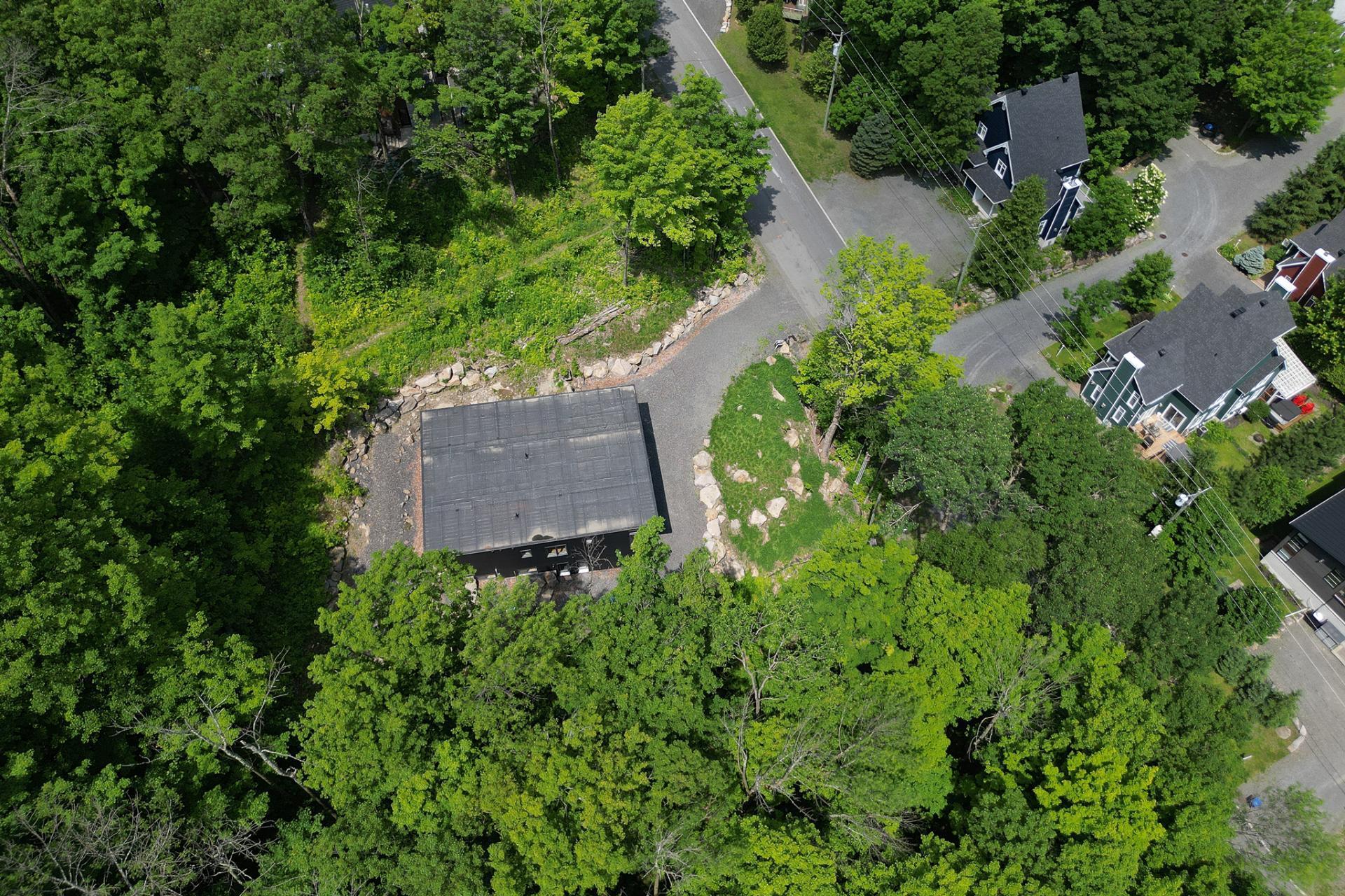 









205


Rue des Deux-Montagnes

,
Bromont,




QC
J2L1P2

