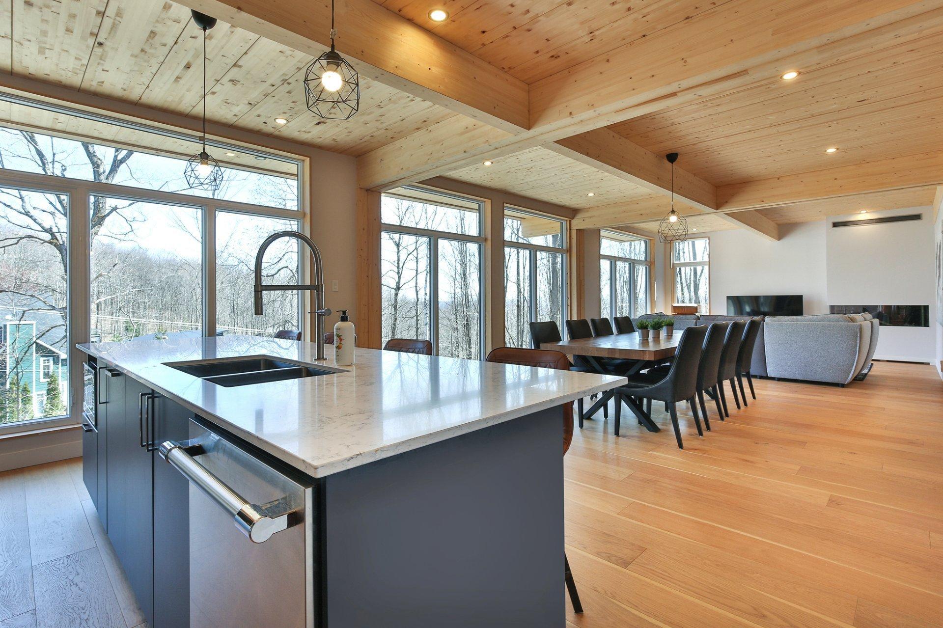 









205


Rue des Deux-Montagnes

,
Bromont,




QC
J2L1P2

