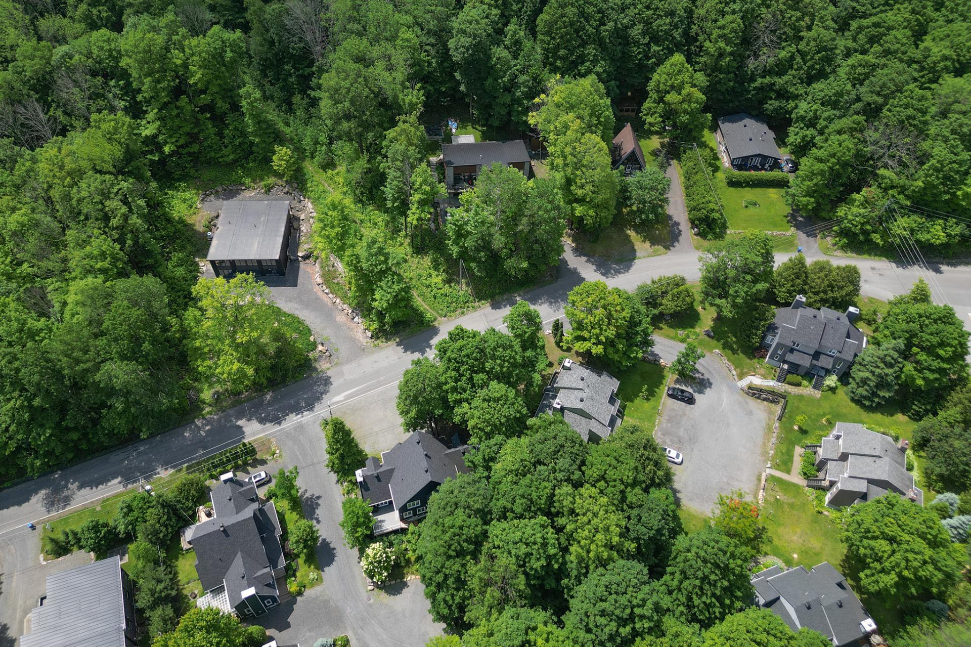 









205


Rue des Deux-Montagnes

,
Bromont,




QC
J2L1P2

