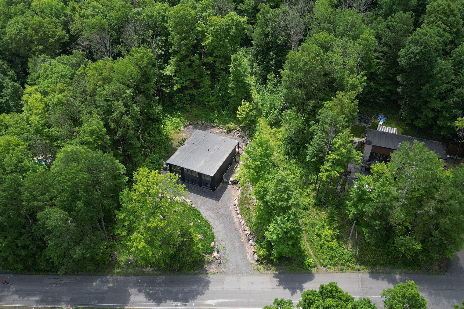 









205


Rue des Deux-Montagnes

,
Bromont,




QC
J2L1P2


