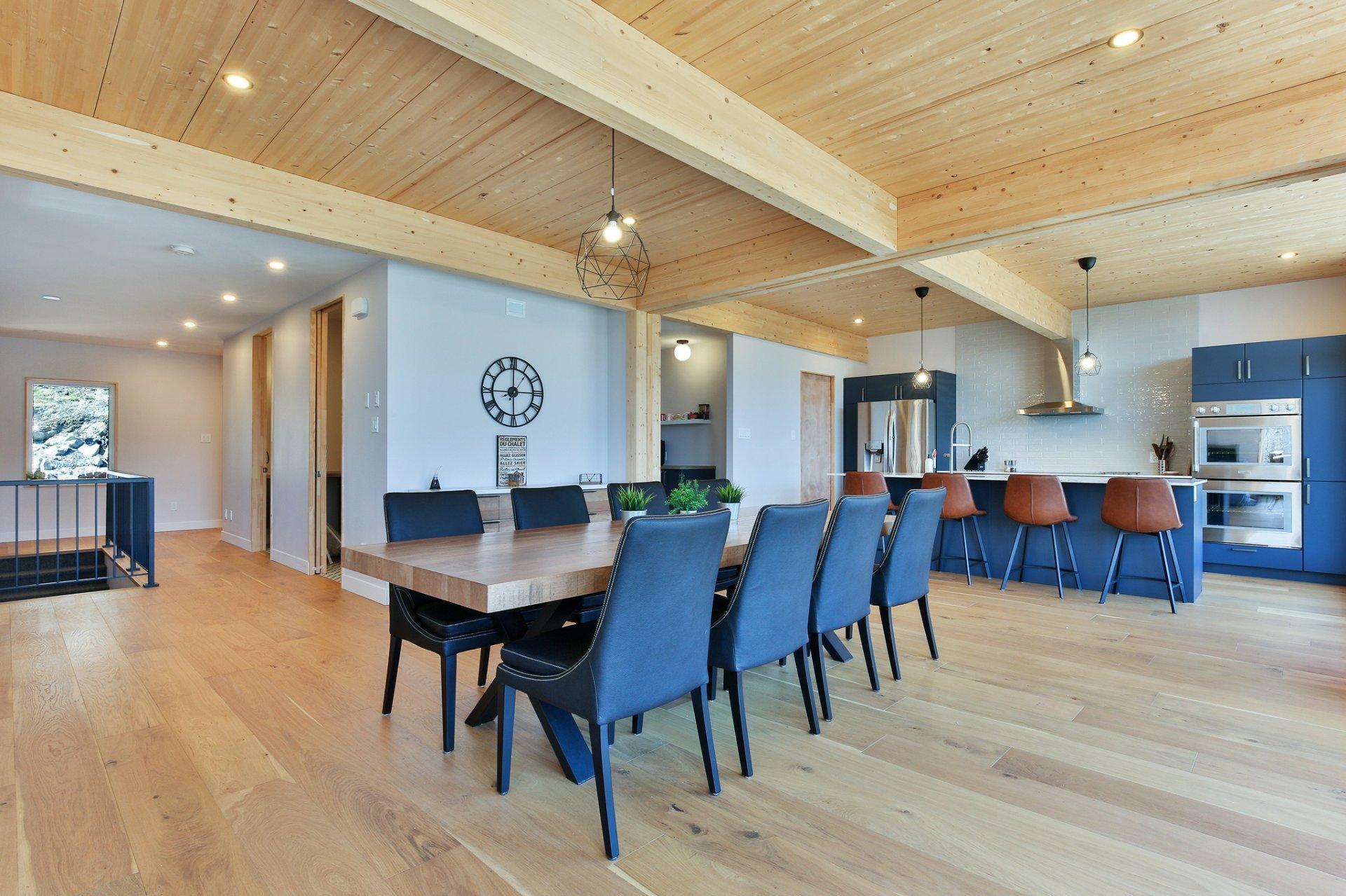 









205


Rue des Deux-Montagnes

,
Bromont,




QC
J2L1P2

