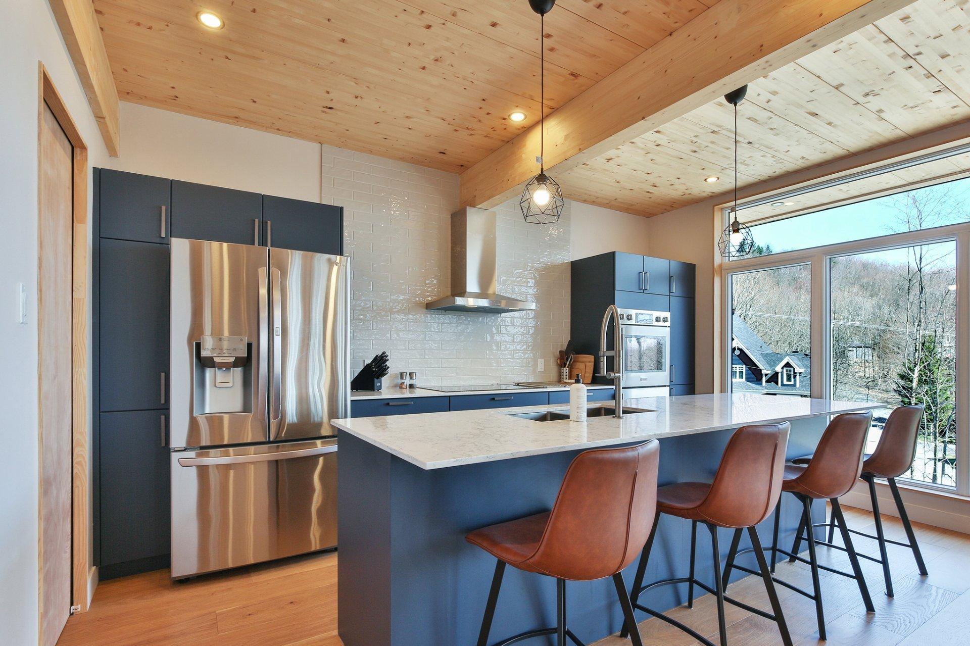 









205


Rue des Deux-Montagnes

,
Bromont,




QC
J2L1P2

