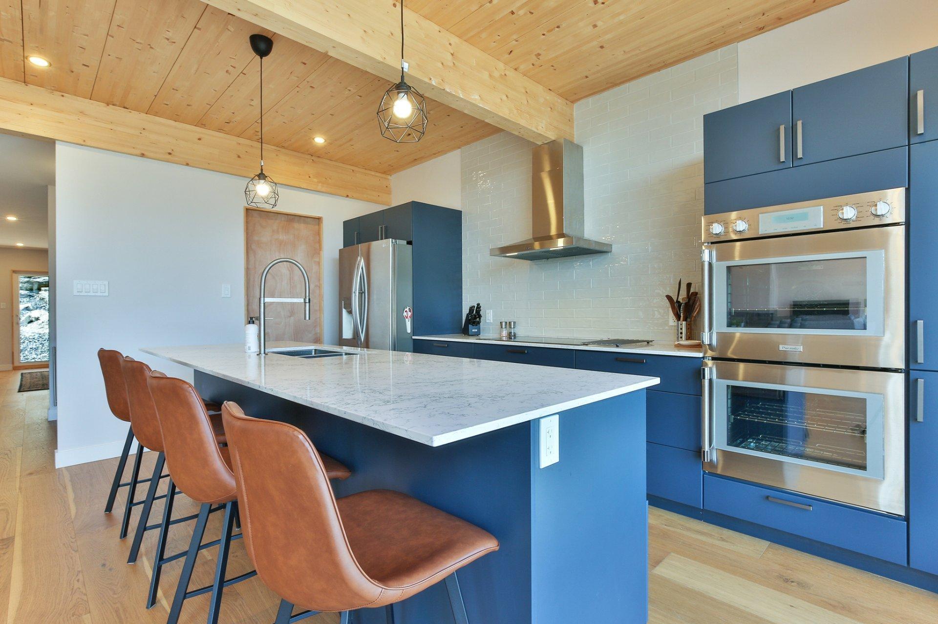 









205


Rue des Deux-Montagnes

,
Bromont,




QC
J2L1P2

