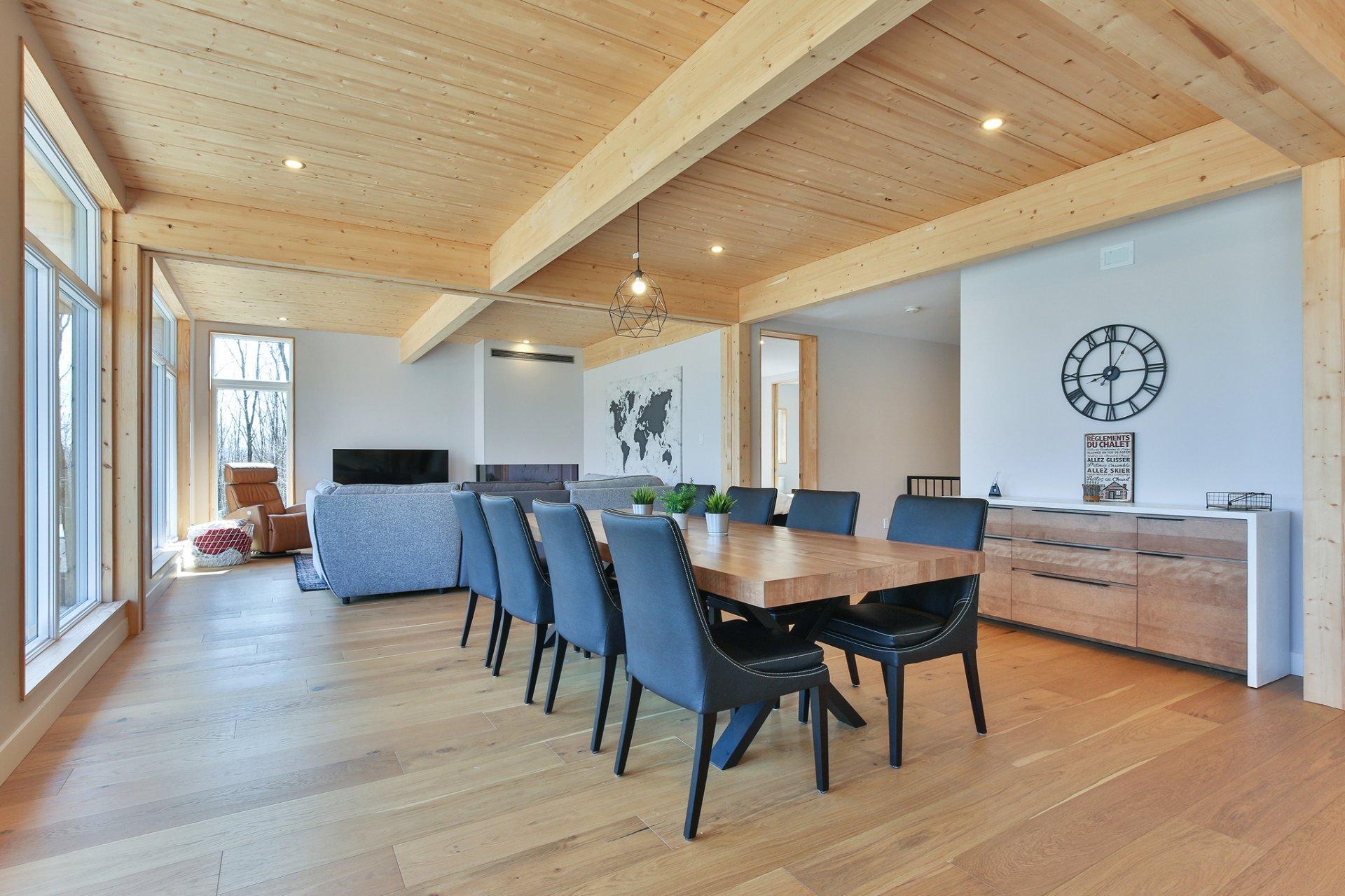 









205


Rue des Deux-Montagnes

,
Bromont,




QC
J2L1P2


