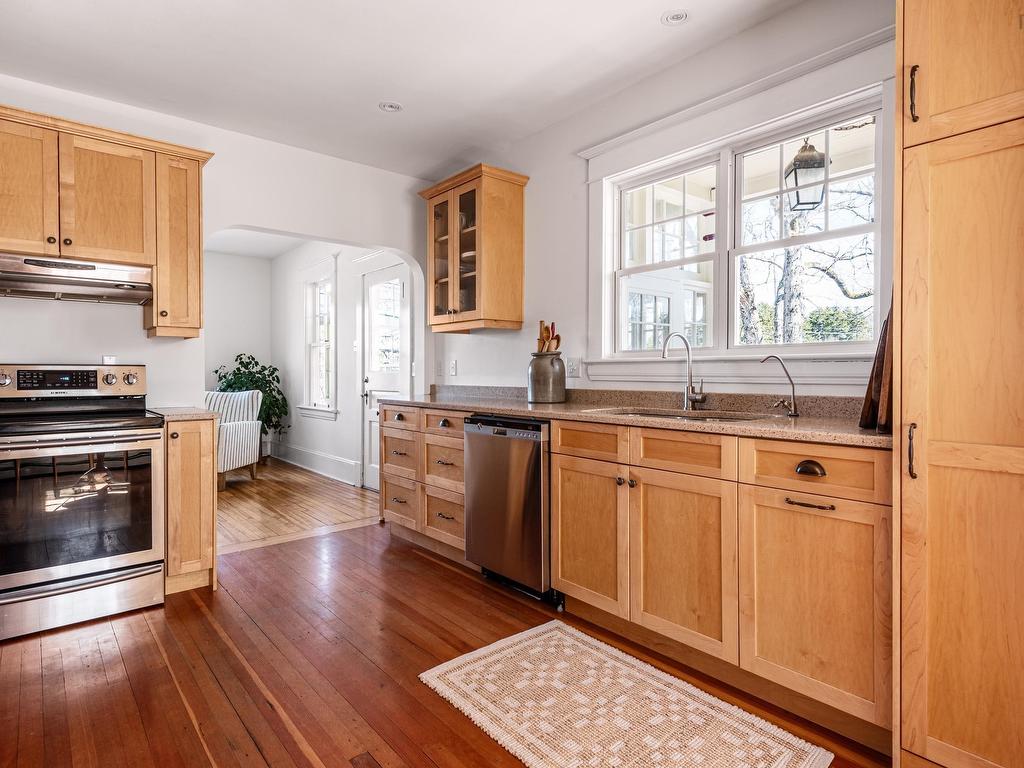 












9957 Peggys Cove Road

,
Hackett's Cove,




NS
B3Z 3J4

