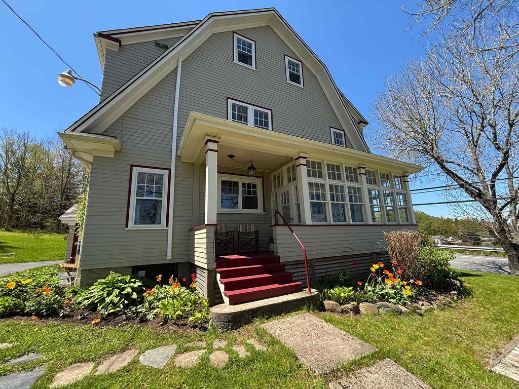 












9957 Peggys Cove Road

,
Hackett's Cove,




NS
B3Z 3J4

