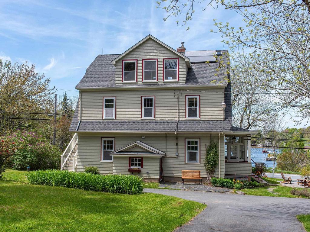 












9957 Peggys Cove Road

,
Hackett's Cove,




NS
B3Z 3J4

