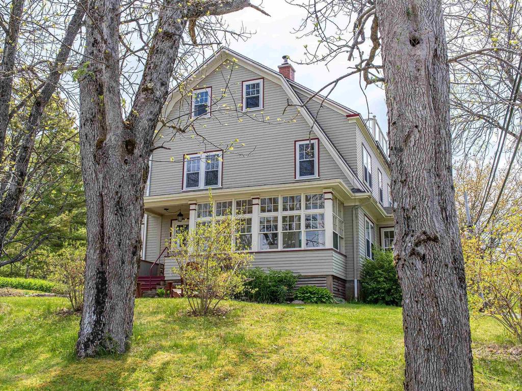 












9957 Peggys Cove Road

,
Hackett's Cove,




NS
B3Z 3J4

