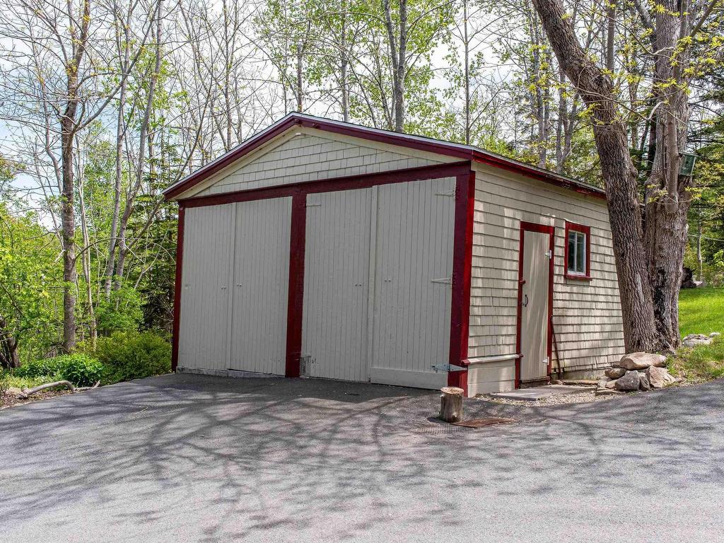 












9957 Peggys Cove Road

,
Hackett's Cove,




NS
B3Z 3J4

