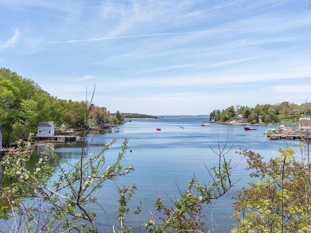 












9957 Peggys Cove Road

,
Hackett's Cove,




NS
B3Z 3J4

