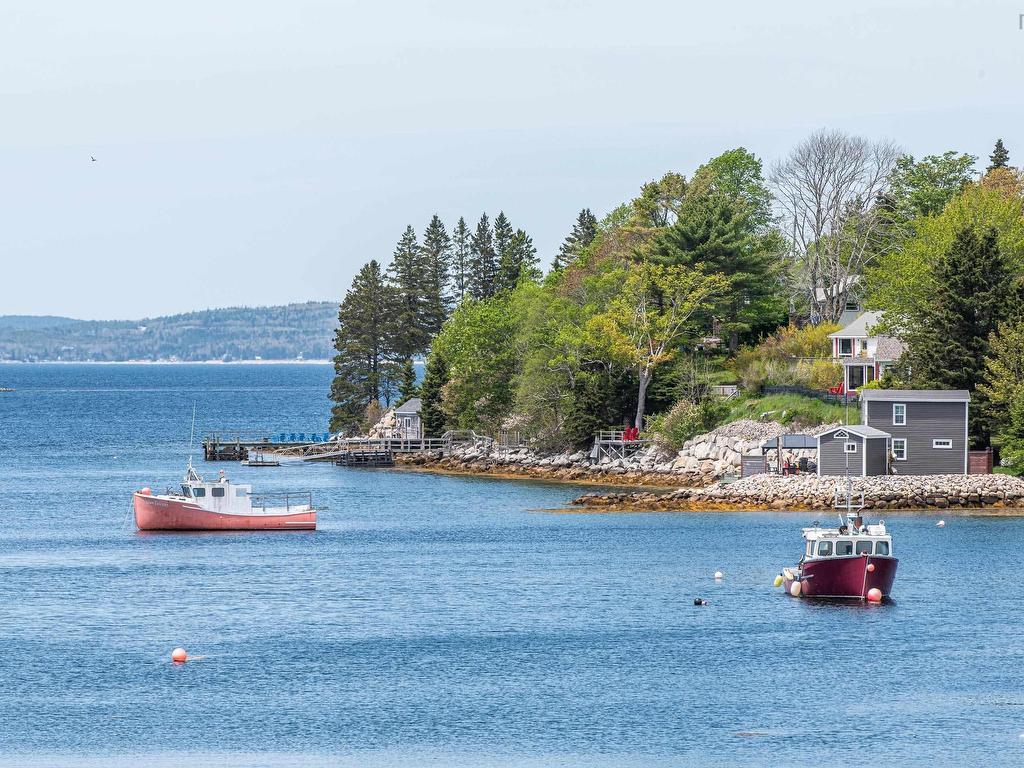 












9957 Peggys Cove Road

,
Hackett's Cove,




NS
B3Z 3J4

