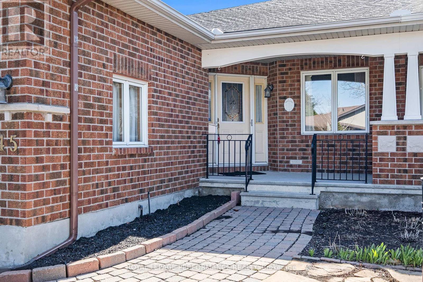 












45 COULSON COURT

,
Ottawa,




Ontario
K2K2X9

